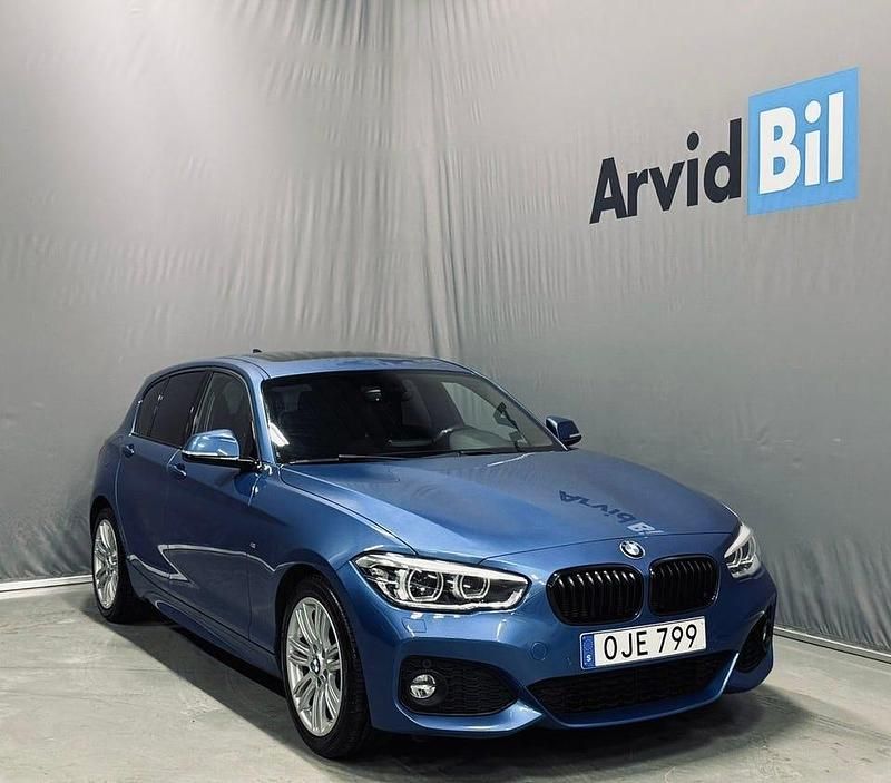 Blå Begagnad 2016 BMW 118 Shadowline Halvkombi | 135 000 kr (Marknadspris) - Bild 1/3