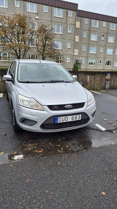 Grå Begagnad 2008 Ford Focus Trend Kombi | 16 000 kr (Marknadspris) - Bild 1/4