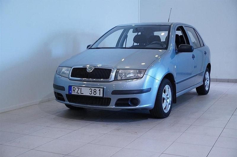 Mörkgrå Begagnad 2006 Skoda Fabia Classic Sedan | 34 900 kr - Bild 1/4