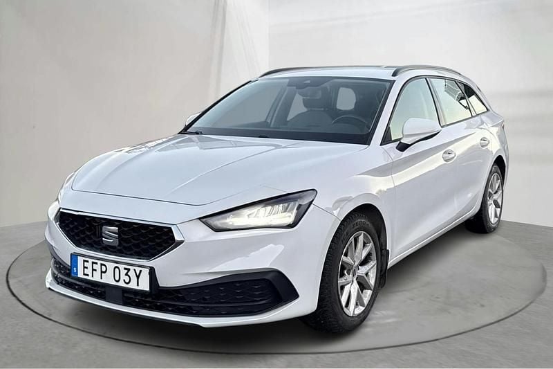 Vit Begagnad 2022 Seat Leon 4Drive | 90 000 kr (Superpris) - Bild 1/4