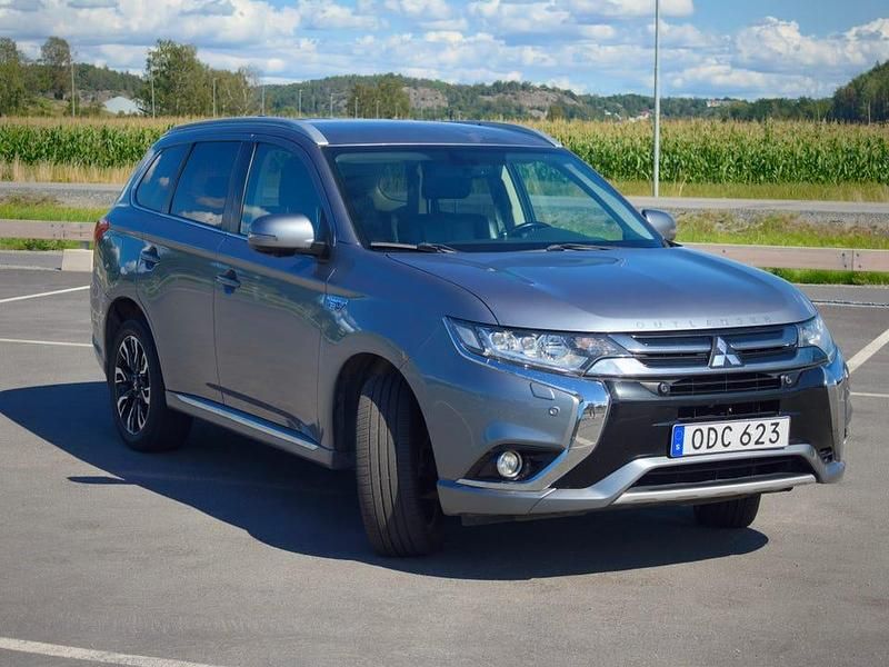 Begagnad 2016 Mitsubishi Outlander SUV | 139 000 kr - Bild 1/4
