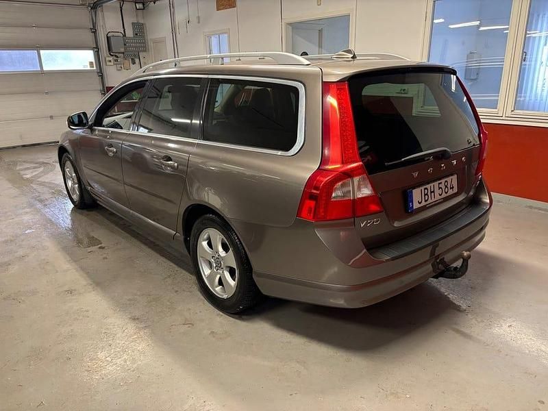 Begagnad Volvo V70 Summum 185 HK (136 kW) 2009 Grå Kombi