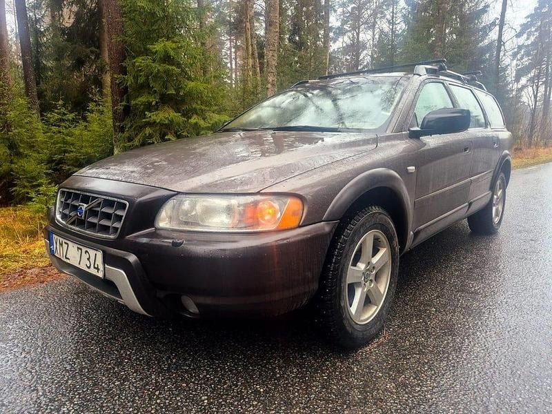 Brun Begagnad 2006 Volvo XC70 Summum Kombi | 42 900 kr (Marknadspris) - Bild 1/4