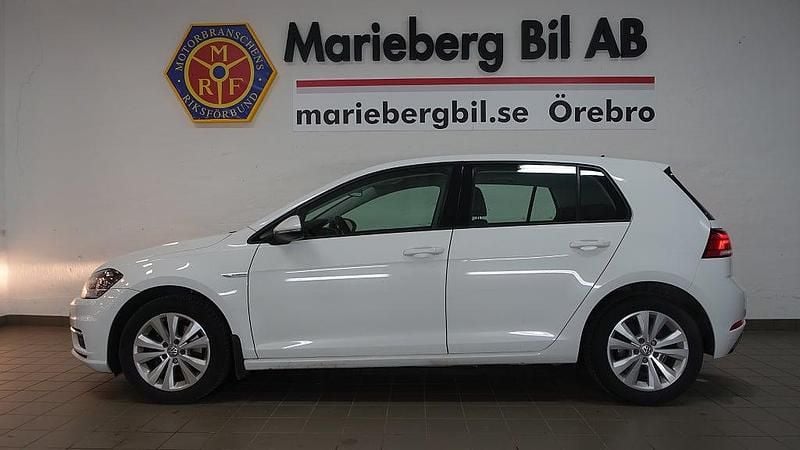 Vit Begagnad 2019 VW Golf VII Halvkombi | 149 900 kr (Marknadspris) - Bild 1/4