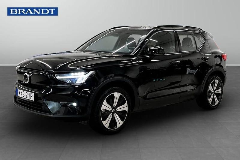 Svart Begagnad 2023 Volvo XC40 Plus SUV | 359 900 kr - Bild 1/4