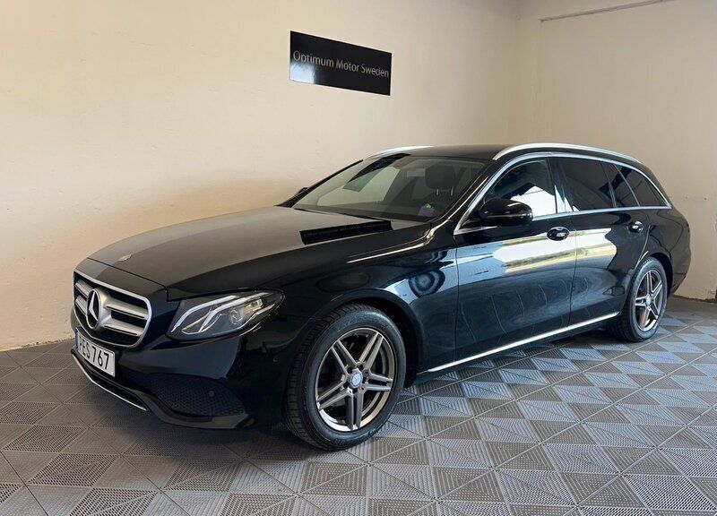 Svart Begagnad 2016 Mercedes E220 Avantgarde Kombi | 264 900 kr (Marknadspris) - Bild 1/4