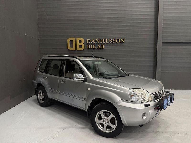Silver Begagnad 2005 Nissan X-Trail SUV | 24 800 kr (Bra pris) - Bild 1/4