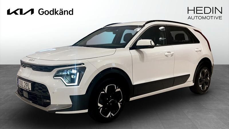 Vit (white) Begagnad 2022 Kia e-Niro SUV | 319 990 kr (Lite dyr) - Bild 1/4