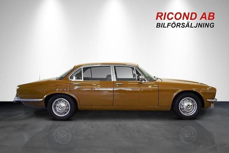 Begagnad Jaguar XJ 186 HK (136 kW) 1978 Brun Sedan