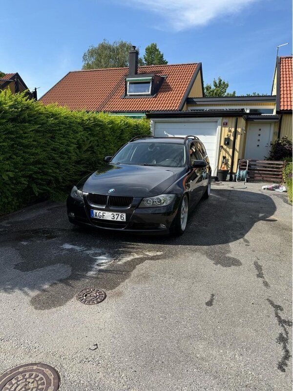 Svart Begagnad 2006 BMW 325 Advantage Kombi | 75 000 kr (Marknadspris) - Bild 1/4