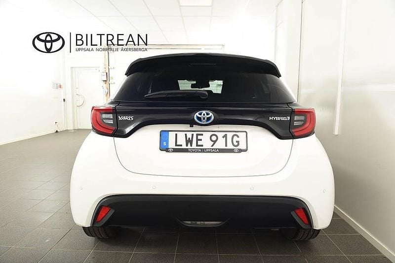 Begagnad Toyota Yaris Hybrid Active 116 HK (85 kW) 2023 Vit Halvkombi