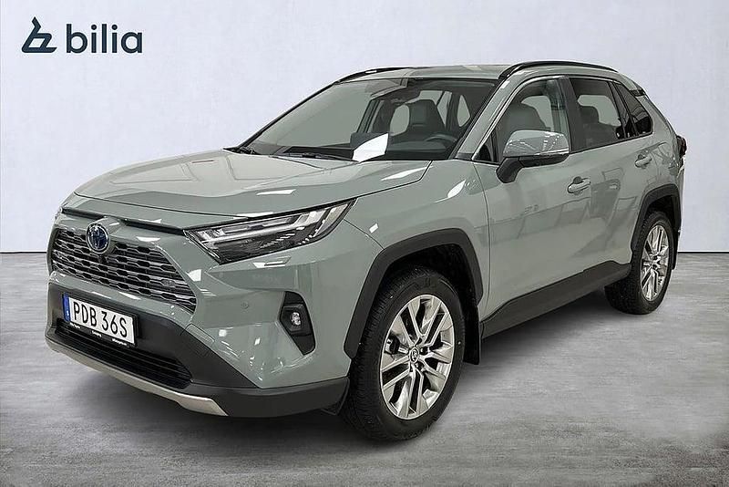 Grön Begagnad 2024 Toyota RAV4 Hybrid Executive SUV | 459 900 kr (Marknadspris) - Bild 1/3