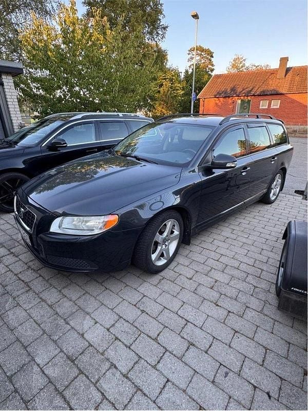 Grå Begagnad 2011 Volvo V70 Drive Kinetic Kombi | 54 000 kr (Superpris) - Bild 1/4