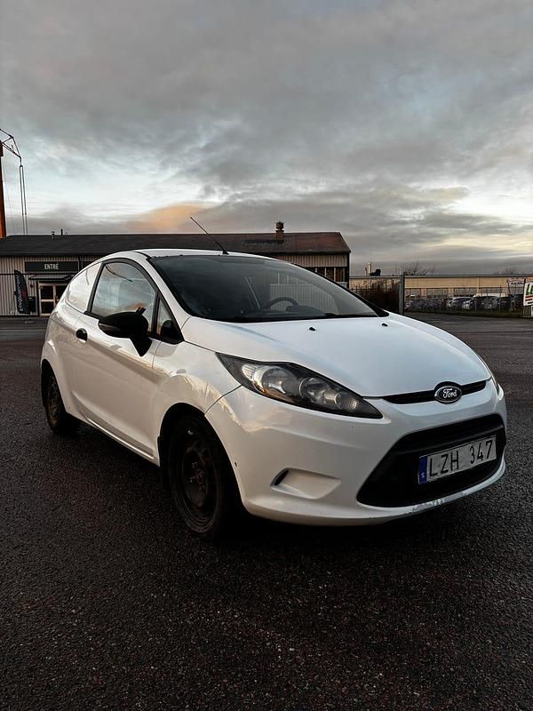 Begagnad 2012 Ford Fiesta Van | 26 000 kr (Dyr) - Bild 1/4