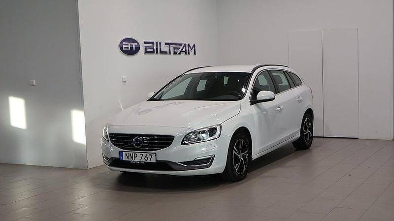 Vit Begagnad 2014 Volvo V60 Momentum Kombi | 114 900 kr (Marknadspris) - Bild 1/4
