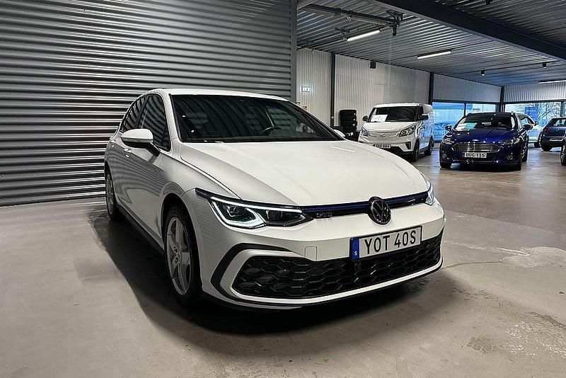 Begagnad VW Golf VII GTE 2021 Vit Halvkombi