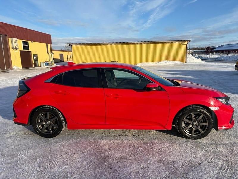 Begagnad Honda Civic 120 HK (88 kW) 2018 Röd