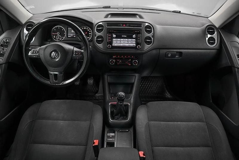 Begagnad VW Tiguan Sportline 140 HK (102 kW) 2011 Night blue metallic SUV