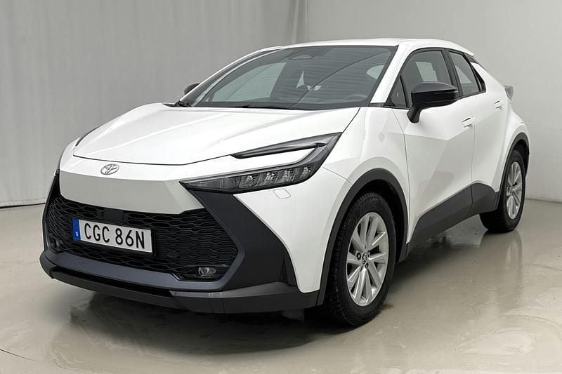 Begagnad Toyota C-HR Active 140 HK (102 kW) 2024 Vit SUV