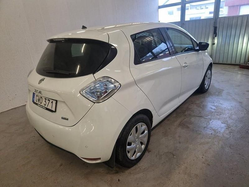Begagnad Renault Zoe 80 kW (109 HK) 2019 Vit Halvkombi