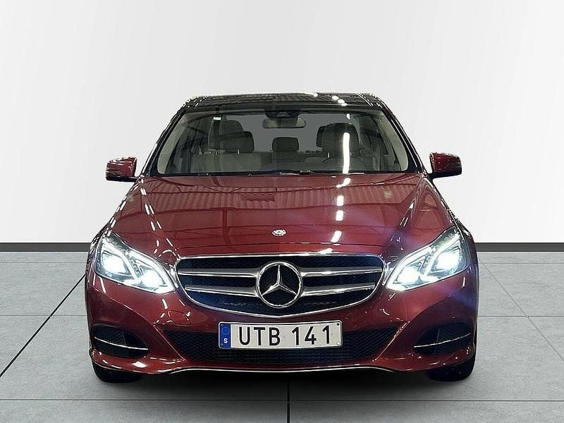 Begagnad Mercedes E250 Exclusive 204 HK (150 kW) 2015 Röd Sedan