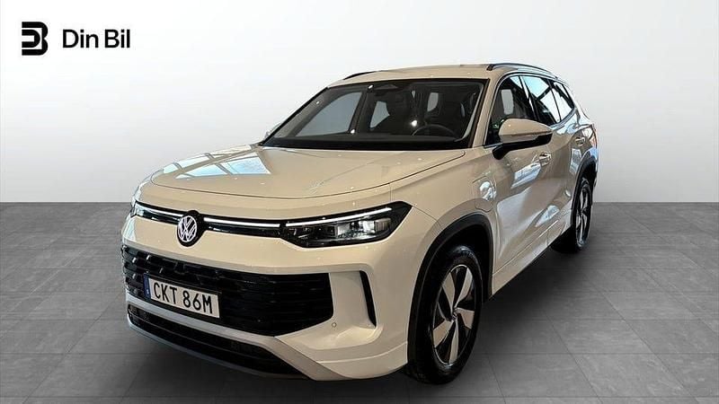 Pure white Ny 2025 VW Tayron Life SUV | 484 900 kr (Superpris) - Bild 1/4