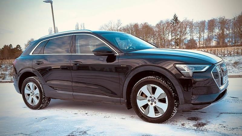 Begagnad Audi e-tron Proline 230 kW (313 HK) 2020 Svart SUV
