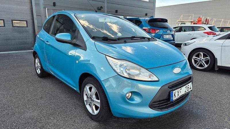 Blå Begagnad 2010 Ford Ka Titanium Halvkombi | 19 900 kr (Marknadspris) - Bild 1/4