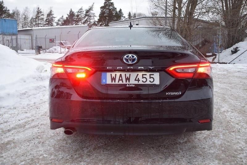 Begagnad Toyota Camry Executive 218 HK (160 kW) 2023 Svart met Sedan