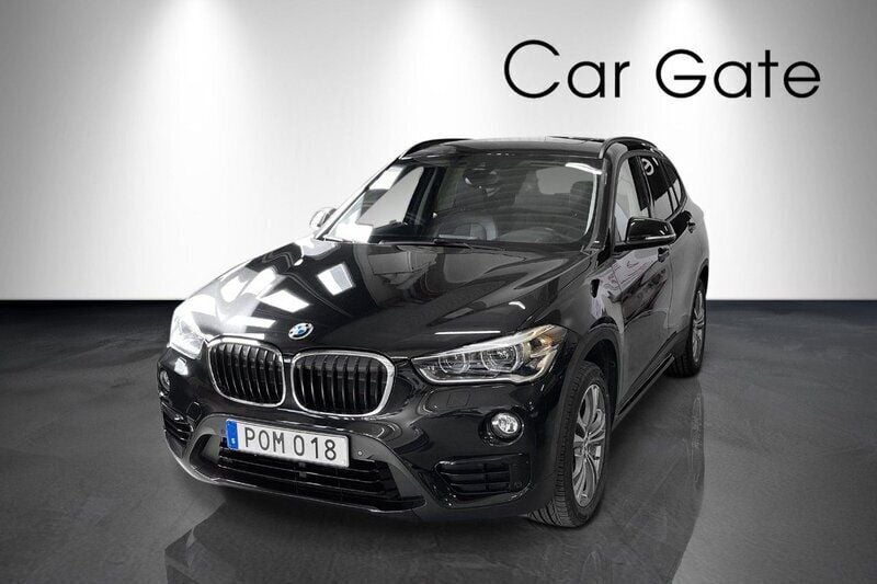 Svart Begagnad 2018 BMW X1 Sport Line SUV | 259 900 kr (Bra pris) - Bild 1/4
