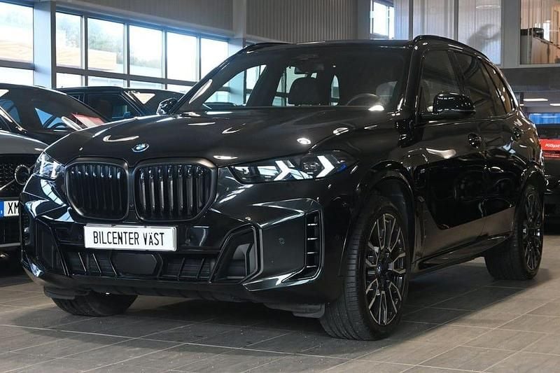 Safirsvart metallic Begagnad 2024 BMW X5 M Sport SUV | 999 000 kr - Bild 1/4