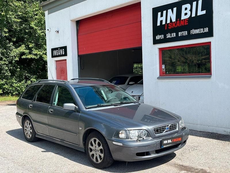 Grå Begagnad 2004 Volvo V40 Kombi | 9 900 kr (Marknadspris) - Bild 1/4