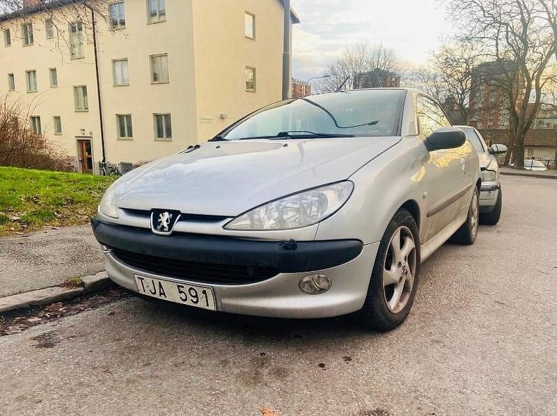 Begagnad Peugeot 206 CC 109 HK (80 kW) 2002 Cab