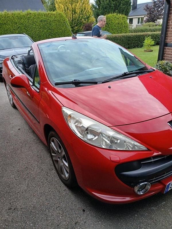 Röd Begagnad 2008 Peugeot 207 CC Cab | 49 000 kr (Marknadspris) - Bild 1/4