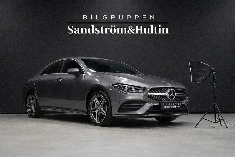 Grå Begagnad 2022 Mercedes CLA250e Premium Sedan | 359 000 kr (Bra pris) - Bild 1/4