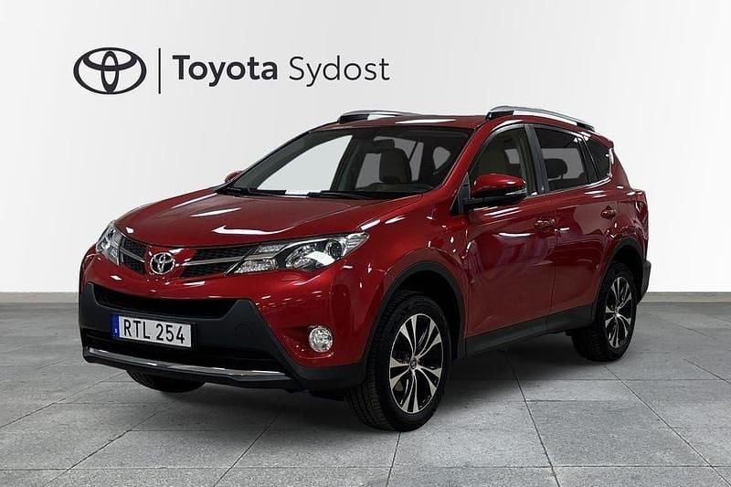Mörkröd (röd) Begagnad 2014 Toyota RAV4 SUV | 167 000 kr (Marknadspris) - Bild 1/4