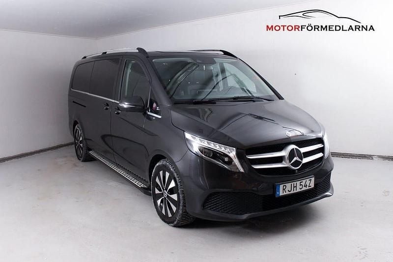 Grå Begagnad 2021 Mercedes V250 Avantgarde Minibuss | 509 000 kr (Bra pris) - Bild 1/4