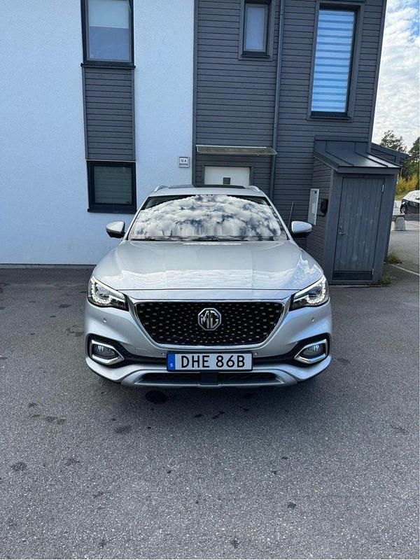 Grå Begagnad 2021 MG EHS Luxury SUV | 189 990 kr (Marknadspris) - Bild 1/4