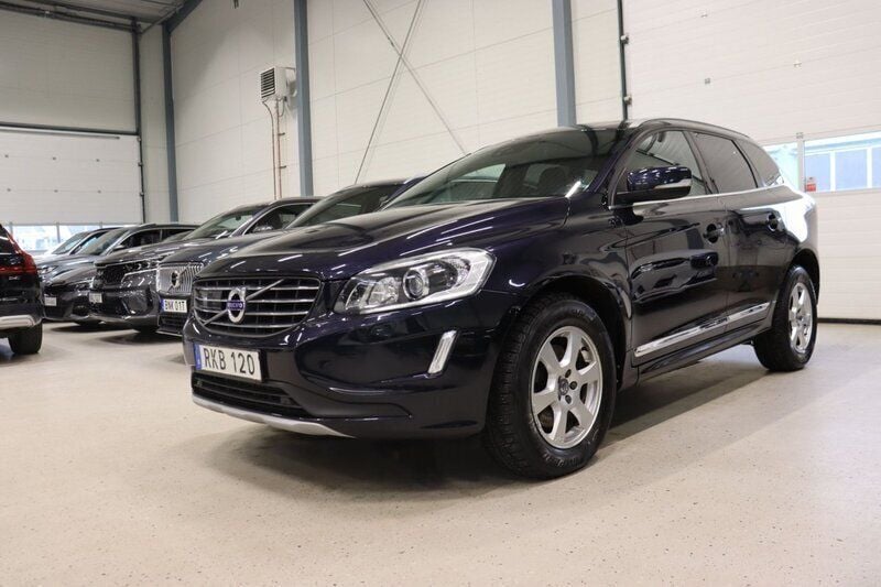 Mörkblå Begagnad 2017 Volvo XC60 Standard SUV | 229 400 kr (Bra pris) - Bild 1/4