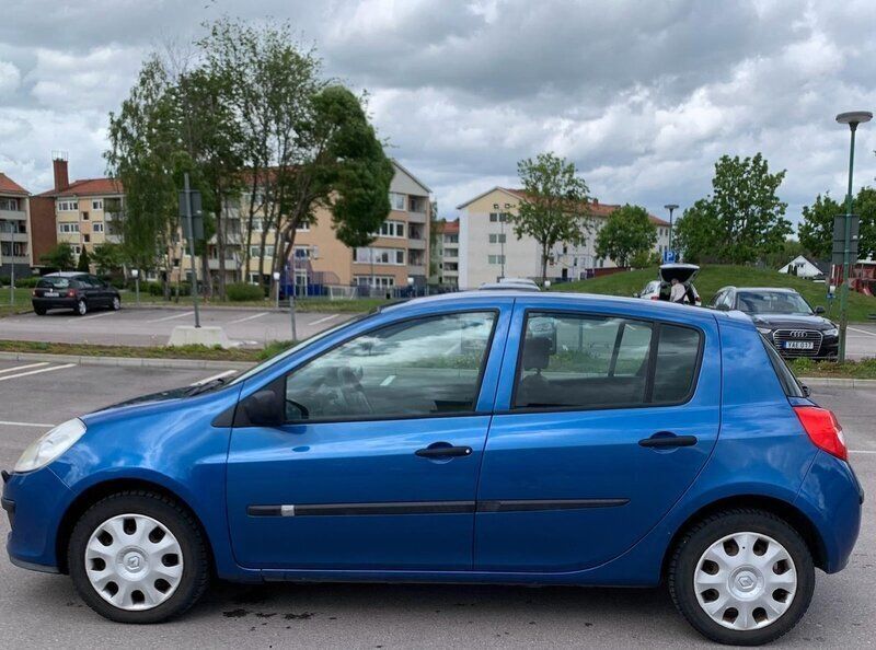Blå Begagnad 2006 Renault Clio R.S. Halvkombi | 17 000 kr (Marknadspris) - Bild 1/4