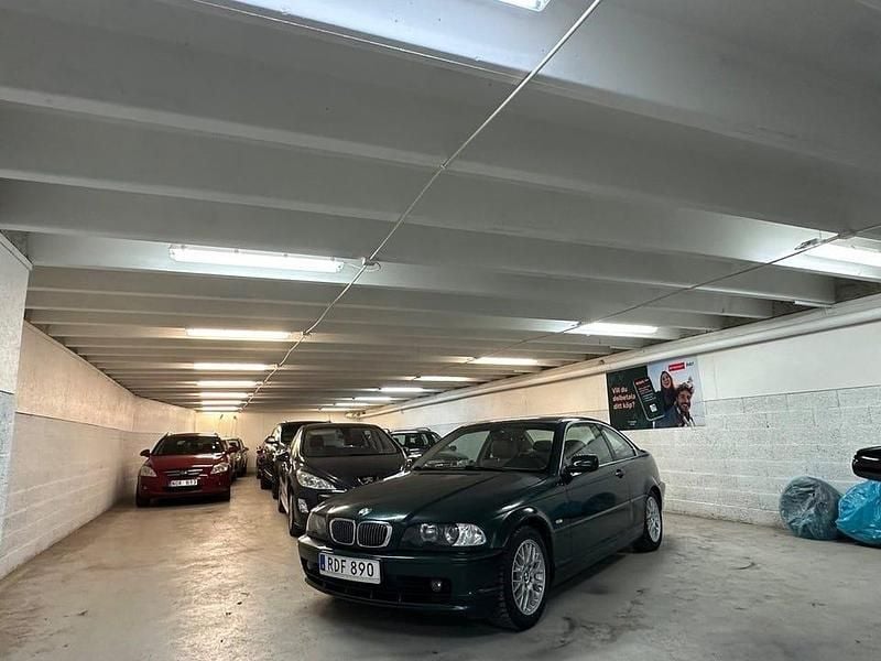 Grön Begagnad 1999 BMW 323 Sport Line Sportkupé | 83 000 kr - Bild 1/4