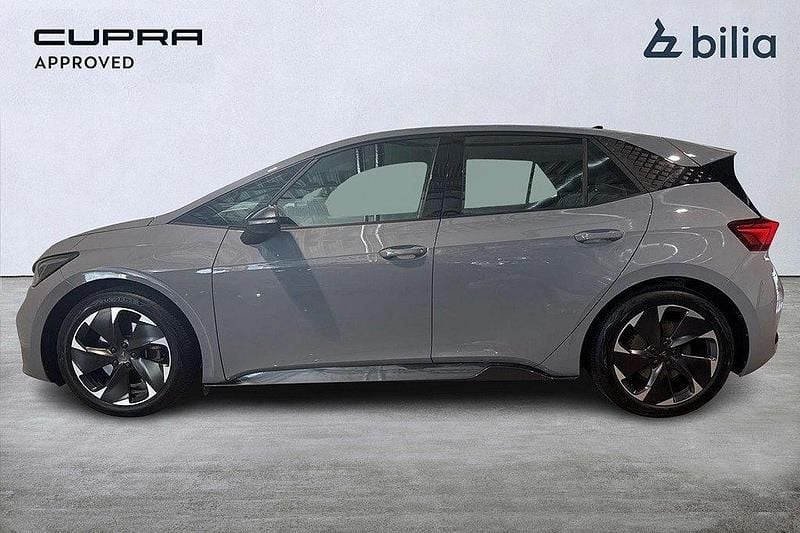 Ljusgrå (grå) Begagnad 2023 Cupra Born e-Boost Halvkombi | 279 900 kr (Marknadspris) - Bild 1/3