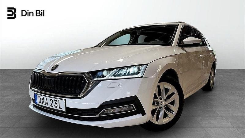 Vit Begagnad 2022 Skoda Octavia Style Kombi | 264 900 kr (Marknadspris) - Bild 1/4