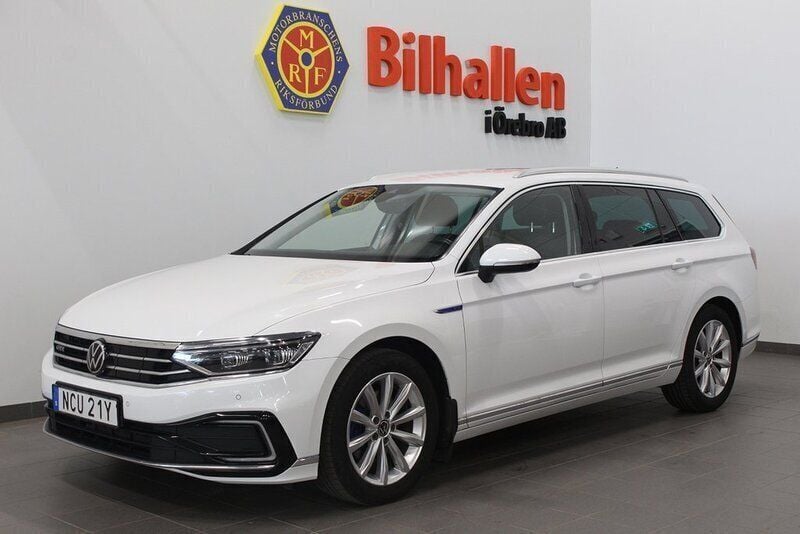 Vit Begagnad 2021 VW Passat GTE Kombi | 189 900 kr (Superpris) - Bild 1/4