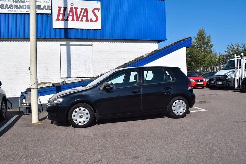 Svart Begagnad 2010 VW Golf VI Halvkombi | 49 500 kr (Marknadspris) - Bild 1/4