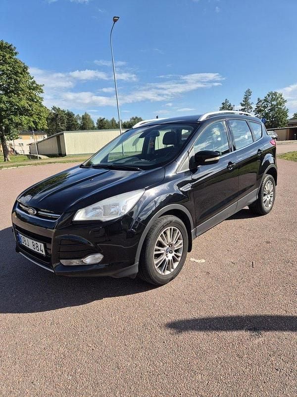 Svart Begagnad 2014 Ford Kuga Titanium SUV | 89 000 kr (Superpris) - Bild 1/4