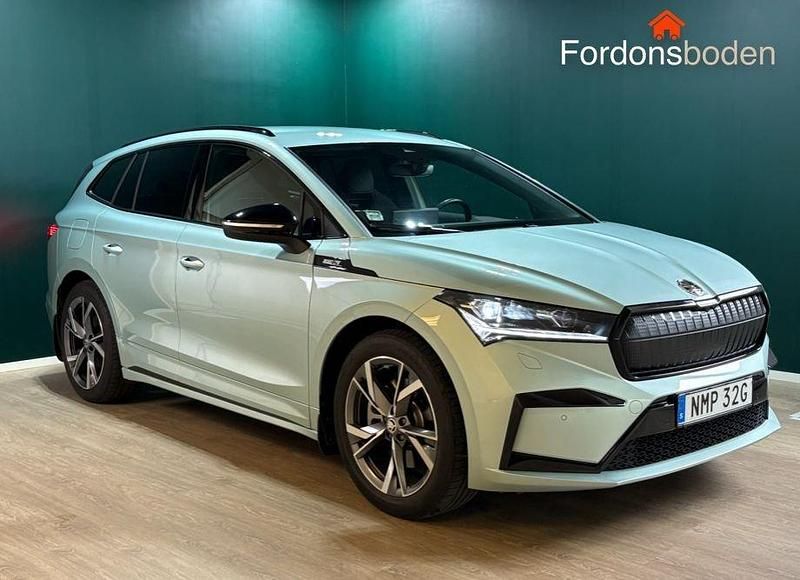 Silver Begagnad 2023 Skoda Enyaq iV SportLine SUV | 484 900 kr - Bild 1/4