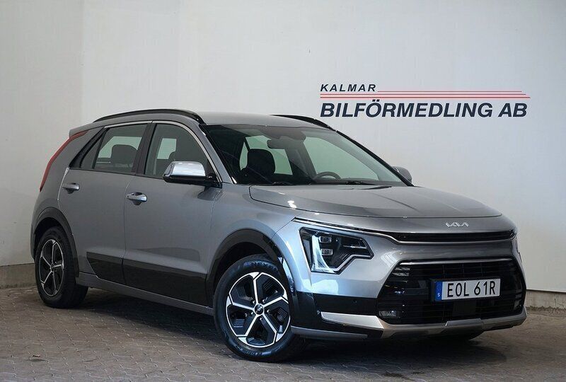 Grå Begagnad 2022 Kia Niro EX SUV | 299 000 kr (Marknadspris) - Bild 1/4