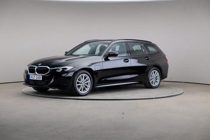 Black (solid) Begagnad 2023 BMW 330 Kombi | 319 000 kr - Bild 1/4