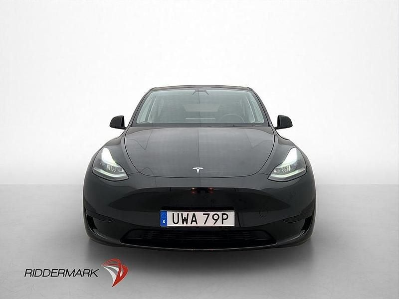 Begagnad Tesla Model Y Standard Range 250 kW (340 HK) 2023 Svart SUV
